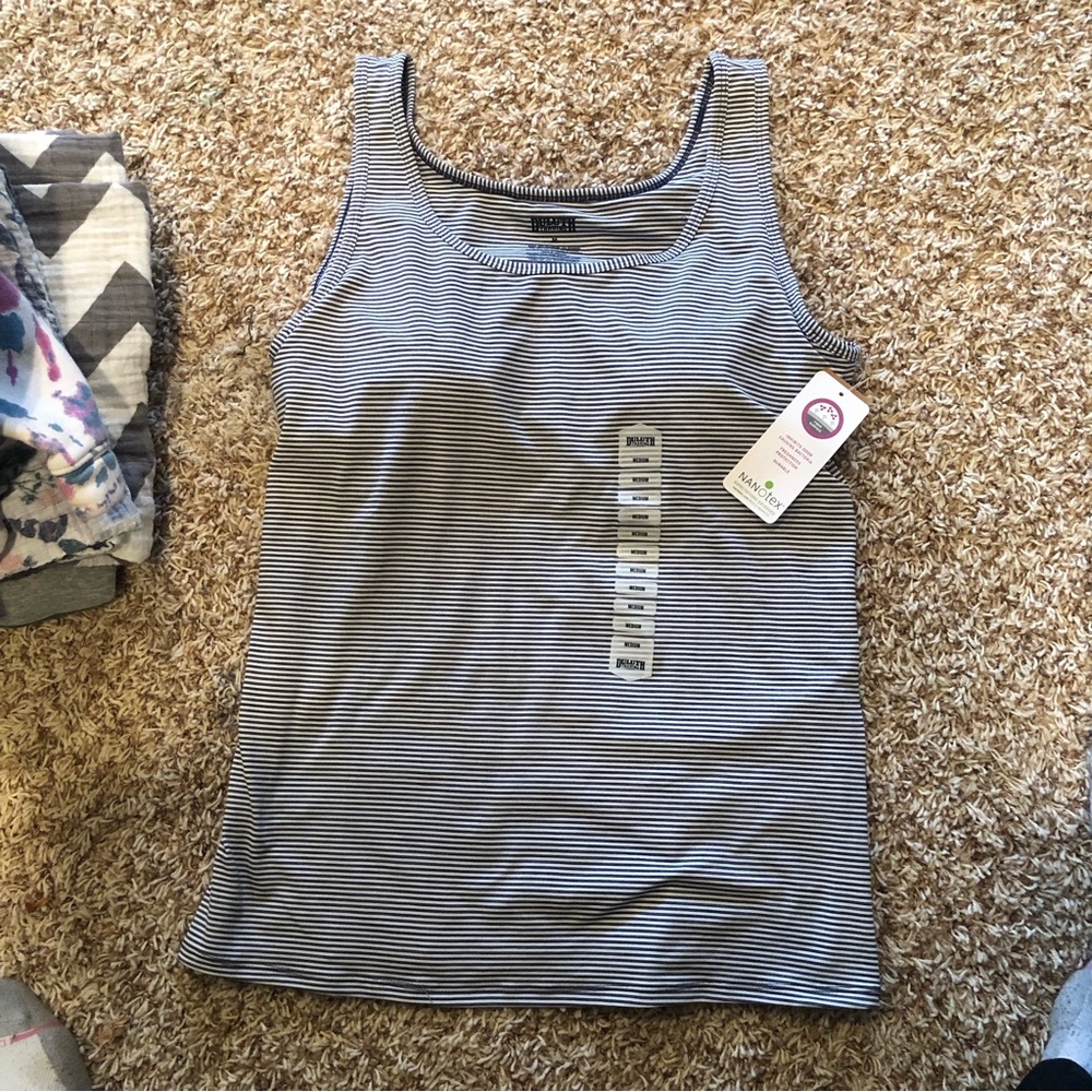 Deluth trading women’s Pier Genius Tankini. Nanotex size M.  New with tags